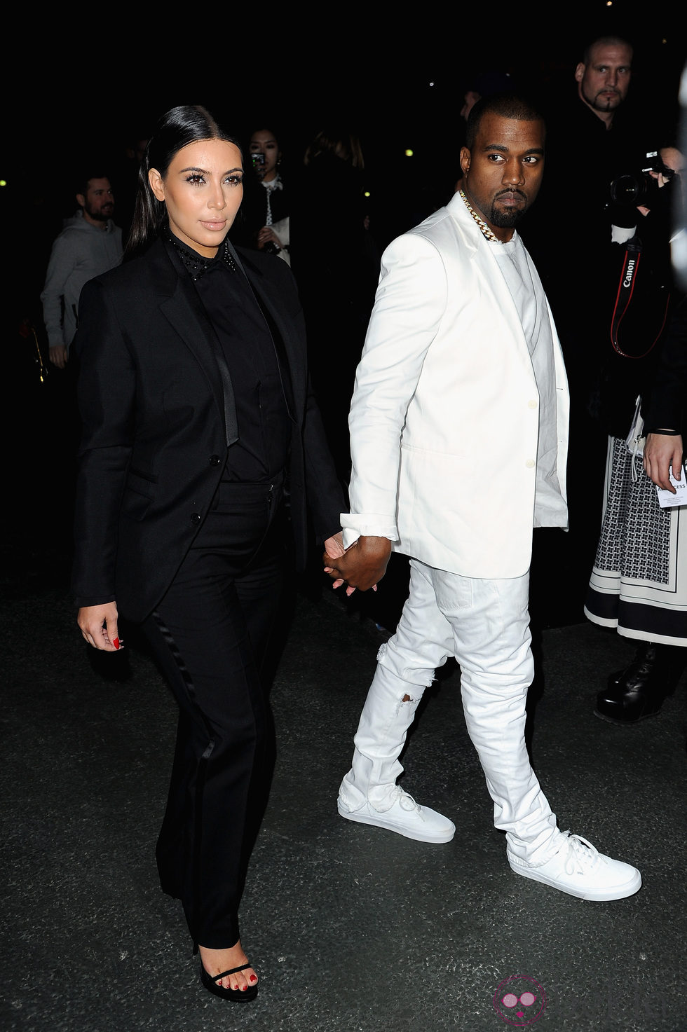 Kim Kardashian y Kanye West en el desfile de Givenchy otoño/invierno 2013/2014 en la Semana de la Moda de París