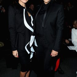 Kim Kardashian y Nicole Richie en el desfile de Givenchy otoño/invierno 2013/2014 en la Semana de la Moda de París