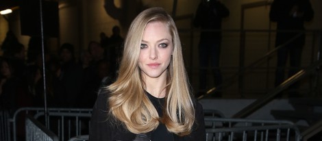 Amanda Seyfried en el desfile de Givenchy otoño/invierno 2013/2014 en la Semana de la Moda de París