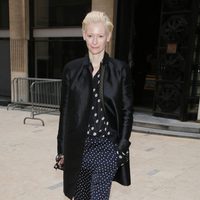 Tilda Swinton en el desfile de Haider Ackermann otoño/invierno 2013/2014 en la Semana de la Moda de París