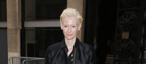 Tilda Swinton en el desfile de Haider Ackermann otoño/invierno 2013/2014 en la Semana de la Moda de París