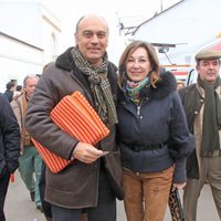 Ana Rosa Quintana y su marido Juan en la plaza de toros de Olivenza