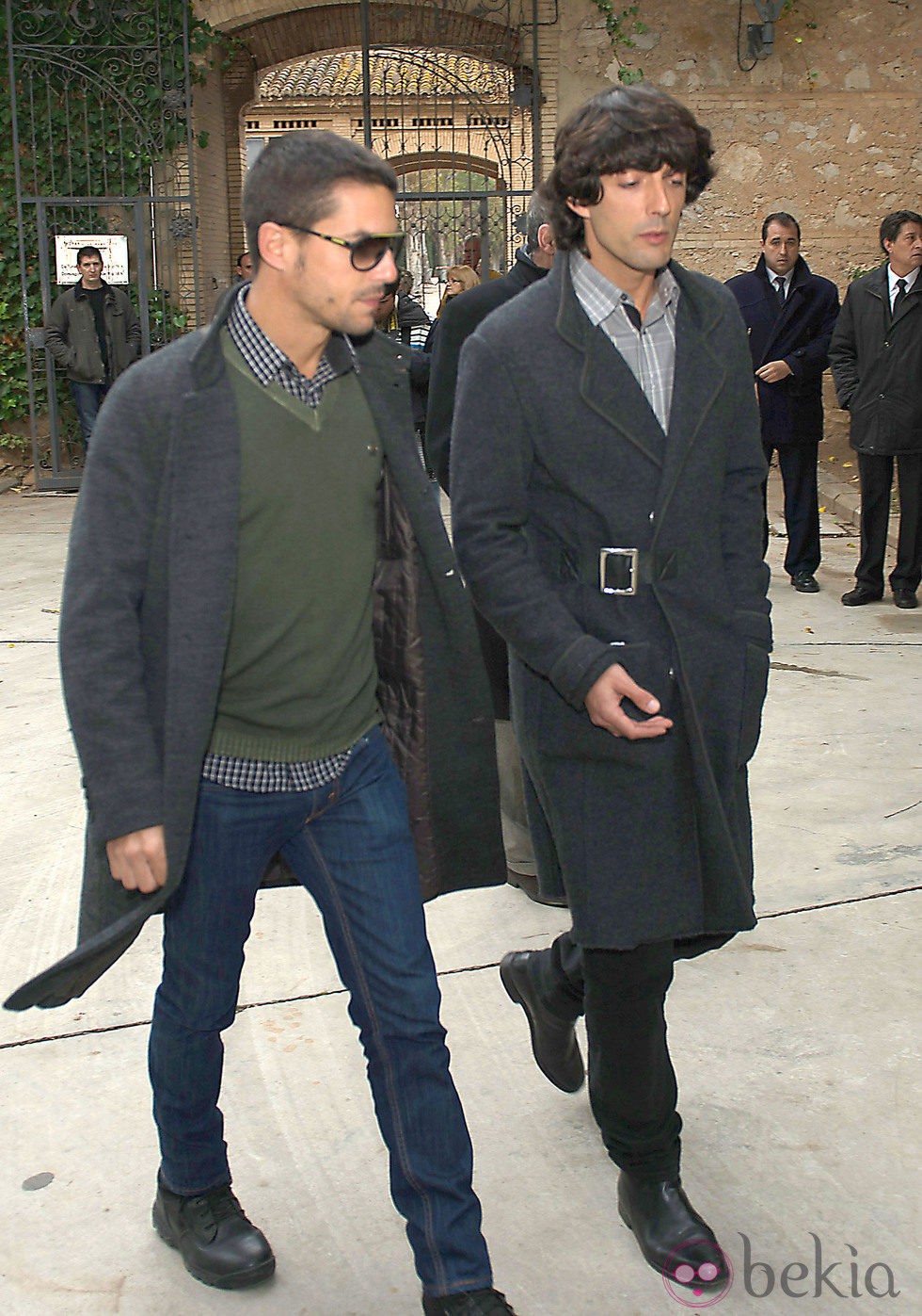 Alejandro junto a Alejo Sauras en el funeral de su padre Pepe Sancho