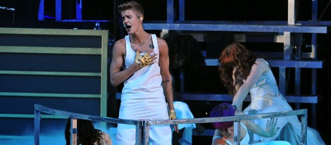 Justin Bieber actuando en su concierto de Londres