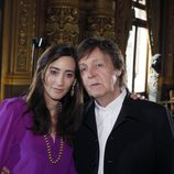 Paul McCartney y Nancy Shevell en el desfile de Stella McCartney otoño/invierno 2013/2014 en Paris Fashion Week