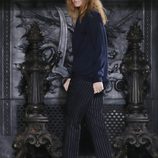 Stella McCartney sale a saludar tras su desfile otoño/invierno 2013/2014 en Paris Fashion Week