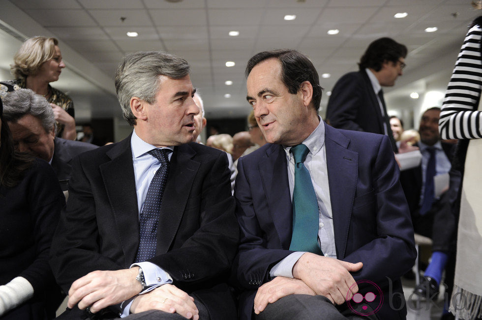 Ángel Acabes y José Bono en la conferencia de Paco Marhuenda en el Club Siglo XXI