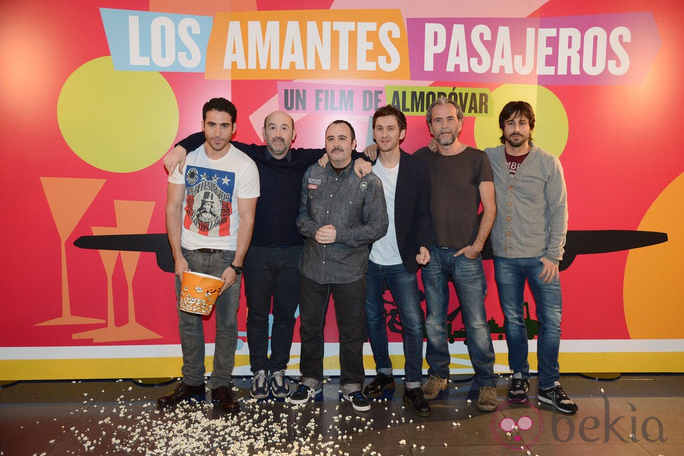 Miguel Ángel Silvestre, Javier Cámara, Carlos Areces, Raúl Arévalo, Willy Toledo y Hugo Silva presentan 'Los amantes pasajeros' 