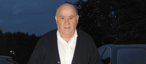 Amancio Ortega acude al Hopistal Quirón de A Coruña para conocer a su nieto Amancio