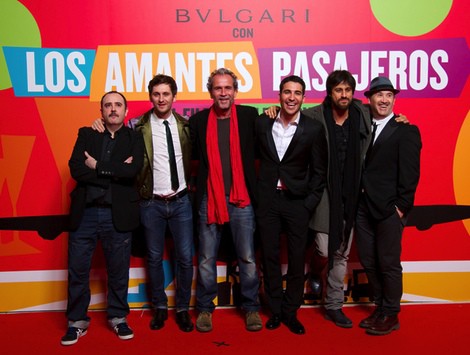 Carlos Areces, Raúl Arévalo, Willy Toledo, Miguel Ángel Silvestre, Hugo Silva y Javier Camara en el estreno de 'Los amantes pasajeros'