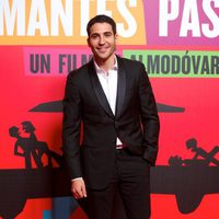 Miguel Ángel Silvestre en el estreno de 'Los amantes pasajeros'