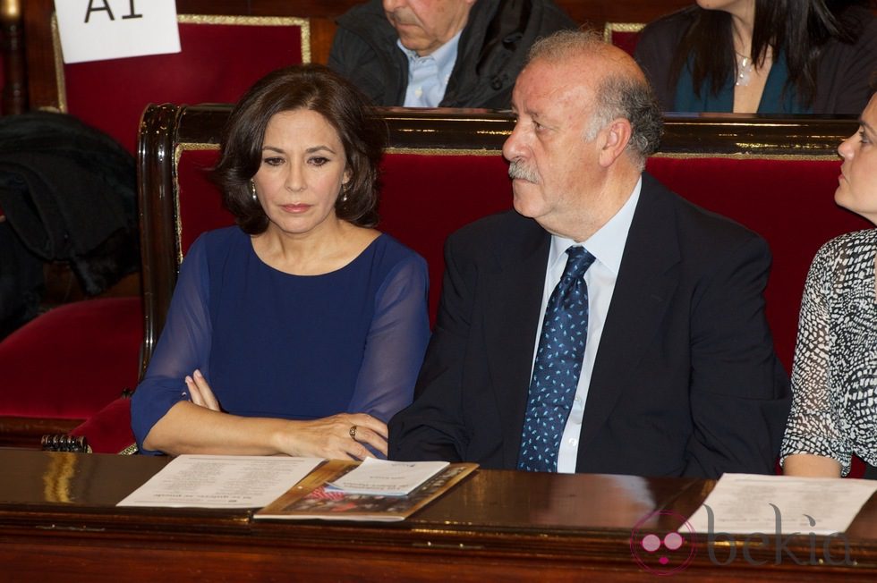 Isabel Gemio y Vicente del Bosque en el acto oficial del Día Mundial de las Enfermedades Raras