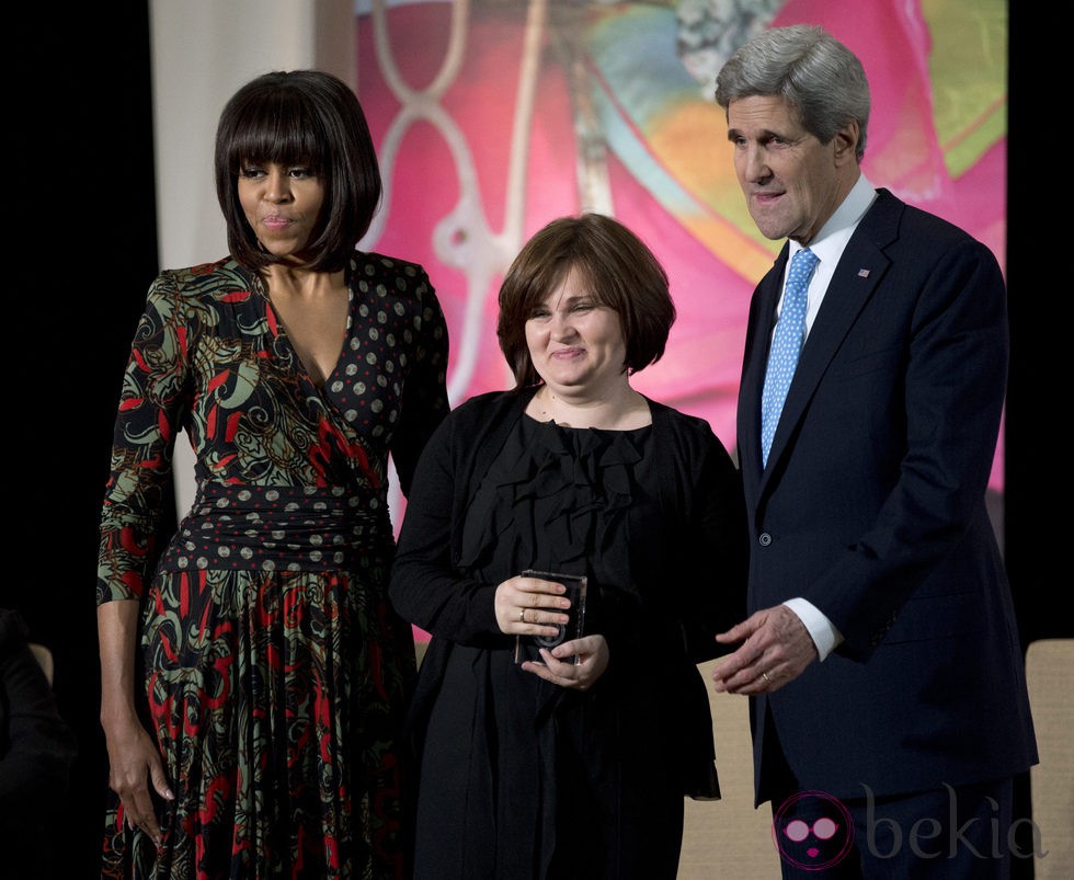 Michelle Obama y John Kerry en la entrega de los premios a mujeres con coraje