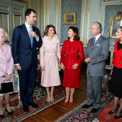 Lilian de Suecia con los Príncipes Felipe y Letizia, los Reyes Carlos Gustavo y Silvia y la Princesa Victoria