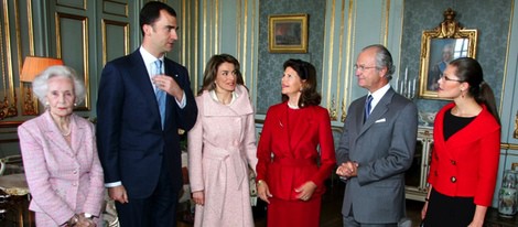 Lilian de Suecia con los Príncipes Felipe y Letizia, los Reyes Carlos Gustavo y Silvia y la Princesa Victoria