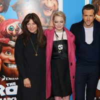 Catherine Keener, Emma Stone, Ryan Reynolds y Nicolas Cage en el estreno de 'Los Croods' en Nueva York