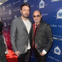 John Varvatos con Ben Affleck en su fiesta solidaria celebrada en Los Ángeles