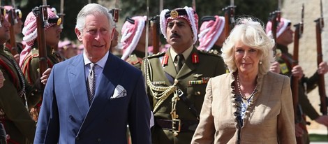 El Príncipe Carlos y Camilla Parker durante su visita oficial a Jordania