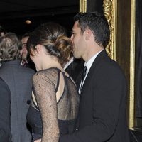 Miguel Ángel Silvestre agarra a Blanca Suárez en los Fotogramas de Plata 2012