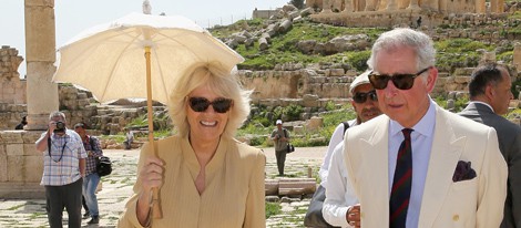 El Príncipe Carlos y Camilla Parker en las ruinas de Jerash en Jordania