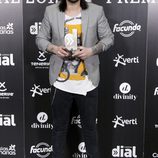 Melendi con su premio Cadena Dial 2012