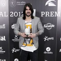 Melendi con su premio Cadena Dial 2012