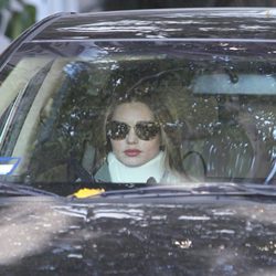 Miranda Kerr con collarín tras sufrir un accidente de tráfico