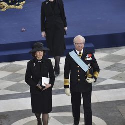 El Rey Carlos Gustavo de Suecia durante la ceremonia de despedida de la princesa Lilian