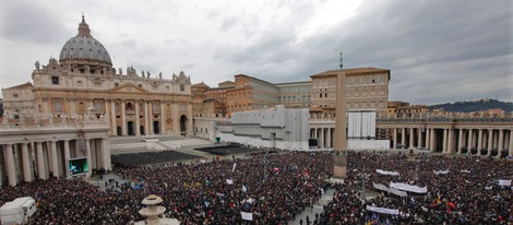 Plaza de San Pedro durante el primer Ángelus del Papa Francisco