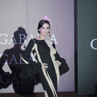 María José Suárez participa en un desfile de moda flamenca en Madrid