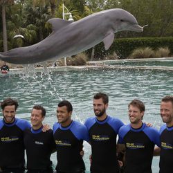 Feliciano López, Philipp Kohlschreiber, Jo-Wilfried Tsonga, Benoit Paire, Andrea Seppi, y Robert Lindstedt con los delfines