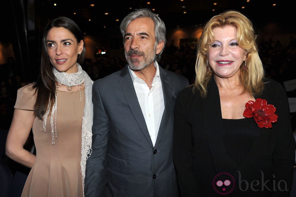 Irene Meritxell, Imanol Arias y la Baronesa Thyssen en los Premios Cofrades 2013 de Marbella