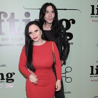 Alaska y Mario Vaquerizo en el estreno de la obra de teatro 'Lifting'