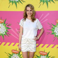 Bridgit Mendler en la alfombra roja de la 26 edición de los premios Nickelodeon