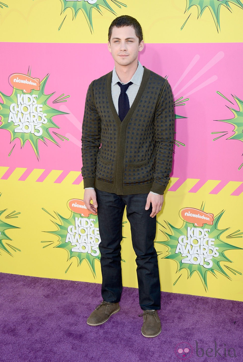 Logan Lerman en la alfombra roja de la 26 edición de los premios Nickelodeon