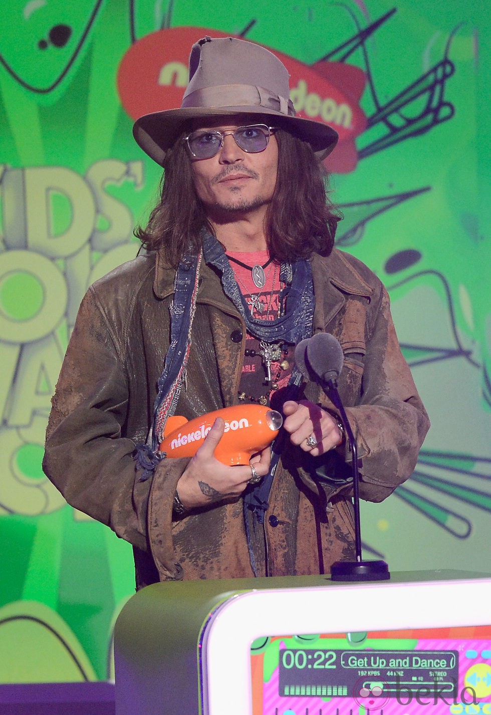 Johnny Depp recoge el premio de los Nickelodeon's Kids' Choice Awards 2013