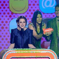 Kristen Stewart recoge el premio de los Nickelodeon's Kids' Choice Awards 2013