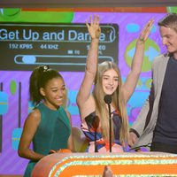 Alexander Ludwig, Amandla Stenberg y Willow Shields recogen el premio de los Nickelodeon's Kids' Choice Awards 2013