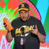 Adam Sandler recoge el premio de los Nickelodeon's Kids' Choice Awards 2013