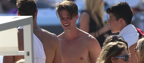 Patrick Schwarzenegger con el torso desnudo en Miami