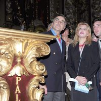 La Baronesa Thyssen y Manolo Segura ante un paso de la Semana Santa de Málaga 2013