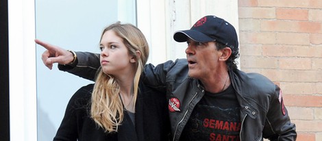 Antonio Banderas y su hija Stella del Carmen en la Semana Santa de Málaga 2013