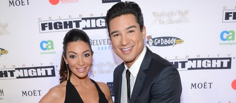 Mario Lopez y Courtney Mazza en la Celebrity Fight Night 2013