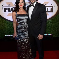 Joe Manganiello y Bridget Peters en la Celebrity Fight Night 2013