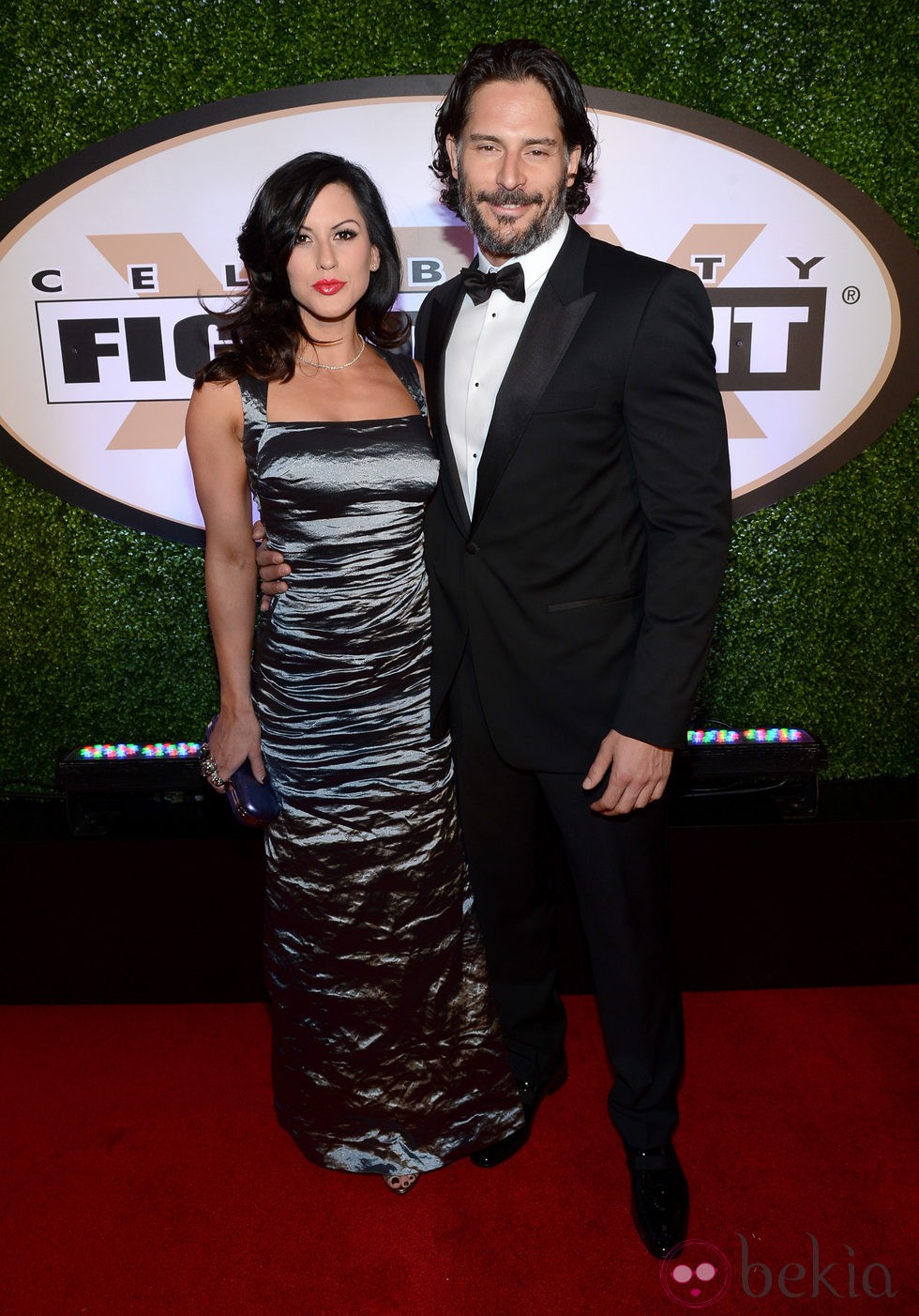 Joe Manganiello y Bridget Peters en la Celebrity Fight Night 2013