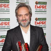 Sam Mendes con sus tres Premios Empire 2013