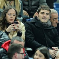 Iker Casillas viendo el España-Francia desde las gradas