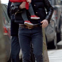 David Beckham con Harper Seven en brazos por Londres