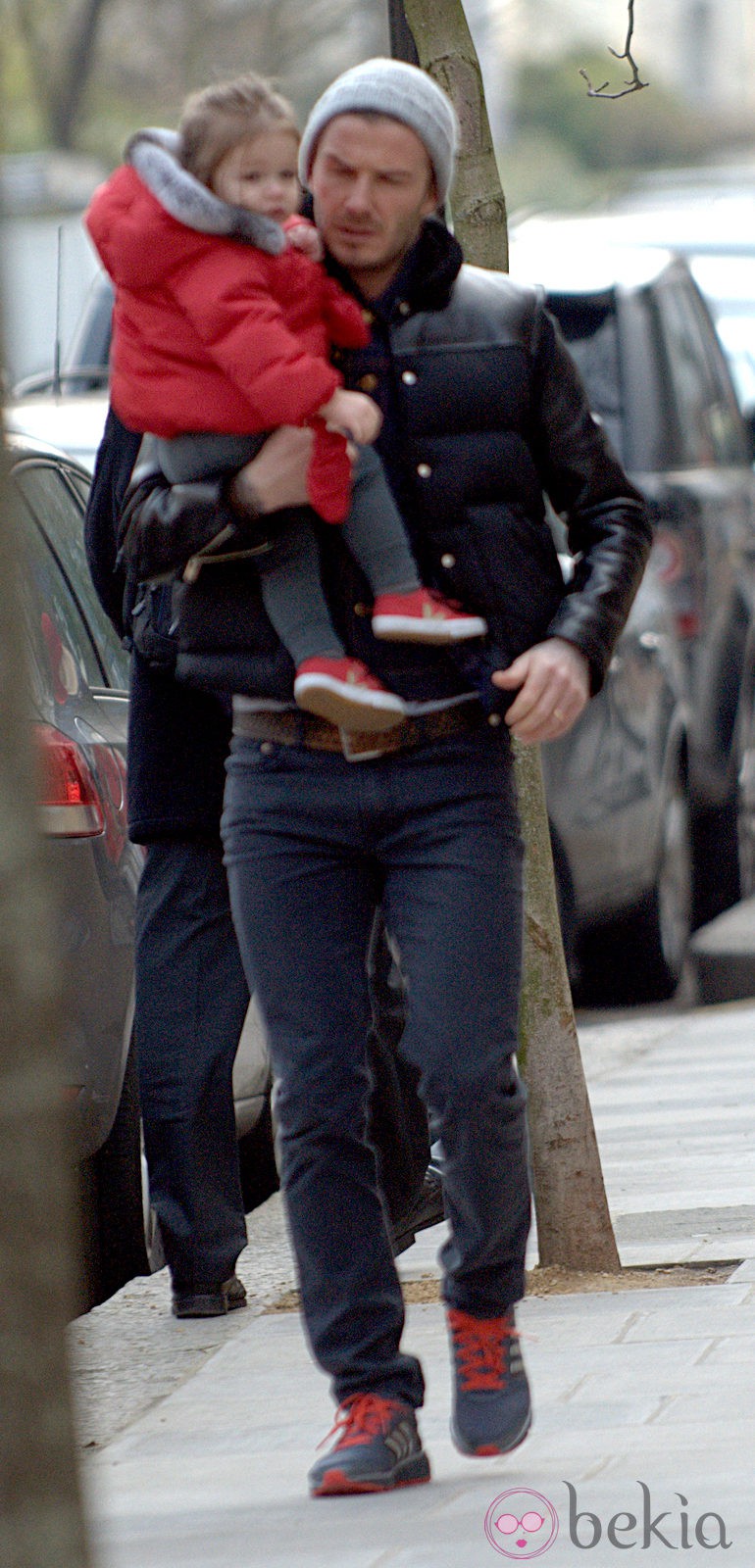 David Beckham con Harper Seven en brazos por Londres