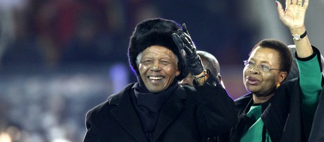 Nelson Mandela y su mujer Graca Machel en el Mundial de Sudáfrica 2010